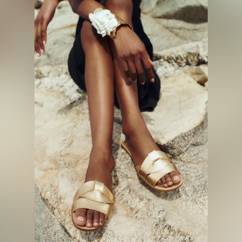 🎉Zara Gold Flat Criss Cross Sandals🎉